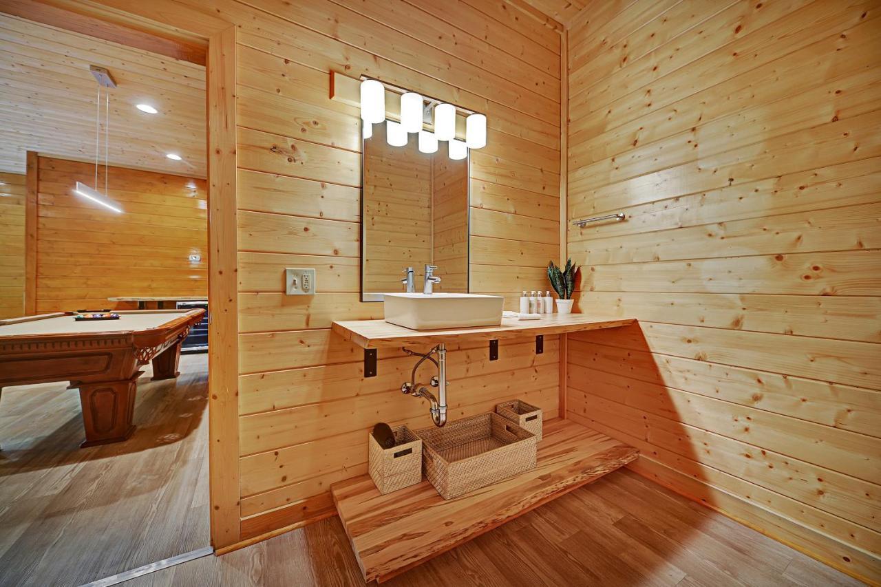 Gorgeous Large Mountain View Cabin W Hot Tub, Free Wifi, Games Villa Sevierville Esterno foto
