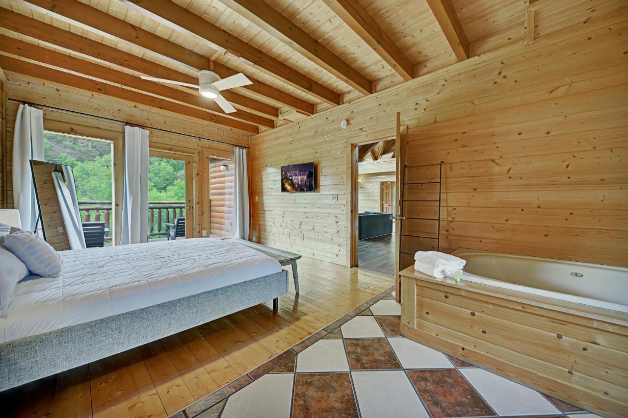 Gorgeous Large Mountain View Cabin W Hot Tub, Free Wifi, Games Villa Sevierville Esterno foto
