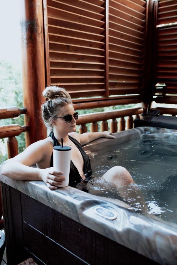 Gorgeous Large Mountain View Cabin W Hot Tub, Free Wifi, Games Villa Sevierville Esterno foto